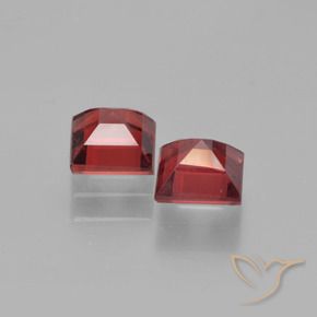 Shop natural 1.58ct ディープレッド パイロープガーネット gems, 四角形, from モザンビーグ at GemSelect. In stock, global shipping!