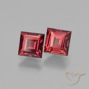 Shop natural 1.78ct 濃いレッドワイン パイロープガーネット gems, 四角形, from モザンビーグ at GemSelect. In stock, global shipping!