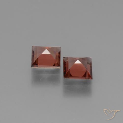 Shop natural 1.37ct ブリックレッド パイロープガーネット gems, 四角形, from モザンビーグ at GemSelect. In stock, global shipping!