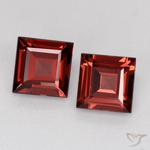Shop natural 1.39ct ダークレッド パイロープガーネット gems, 四角形, from モザンビーグ at GemSelect. In stock, global shipping!