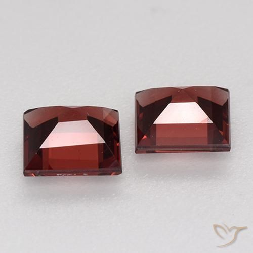 Shop natural 1.39ct ダークレッド パイロープガーネット gems, 四角形, from モザンビーグ at GemSelect. In stock, global shipping!