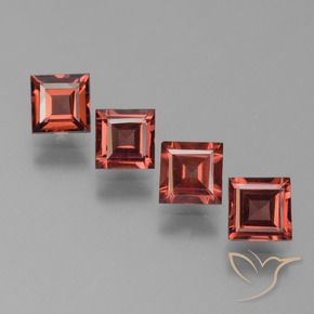 Shop natural 2.89ct スカーレットレッド パイロープガーネット gems, 四角形, from モザンビーグ at GemSelect. In stock, global shipping!