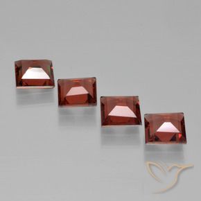 Shop natural 2.65ct ミディアムレッド パイロープガーネット gems, 四角形, from モザンビーグ at GemSelect. In stock, global shipping!