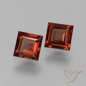 Shop natural 1.54ct スカーレットレッド パイロープガーネット gems, 四角形, from モザンビーグ at GemSelect. In stock, global shipping!