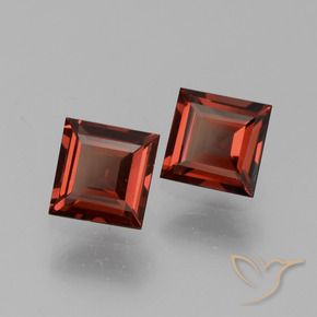 Shop natural 1.62ct 濃いスカーレットレッド パイロープガーネット gems, 四角形, from モザンビーグ at GemSelect. In stock, global shipping!