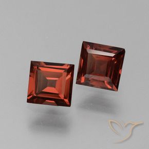 Shop natural 1.35ct ディープレッド パイロープガーネット gems, 四角形, from モザンビーグ at GemSelect. In stock, global shipping!