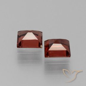 Shop natural 1.35ct ディープレッド パイロープガーネット gems, 四角形, from モザンビーグ at GemSelect. In stock, global shipping!