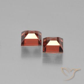 Shop natural 1.68ct スカーレットレッド パイロープガーネット gems, 四角形, from モザンビーグ at GemSelect. In stock, global shipping!
