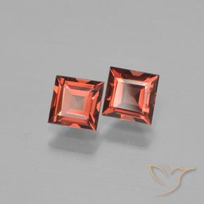 Shop natural 1.52ct スカーレットレッド パイロープガーネット gems, 四角形, from モザンビーグ at GemSelect. In stock, global shipping!