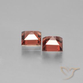 Shop natural 1.52ct スカーレットレッド パイロープガーネット gems, 四角形, from モザンビーグ at GemSelect. In stock, global shipping!
