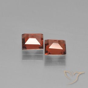Shop natural 1.43ct スカーレットレッド パイロープガーネット gems, 四角形, from モザンビーグ at GemSelect. In stock, global shipping!