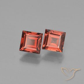 Shop natural 1.66ct スカーレットレッド パイロープガーネット gems, 四角形, from モザンビーグ at GemSelect. In stock, global shipping!