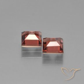 Shop natural 1.66ct スカーレットレッド パイロープガーネット gems, 四角形, from モザンビーグ at GemSelect. In stock, global shipping!