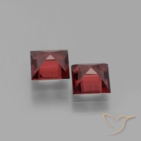 Shop natural 1.50ct 濃いレッドワイン パイロープガーネット gems, 四角形, from モザンビーグ at GemSelect. In stock, global shipping!