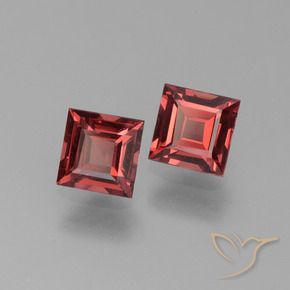 Shop natural 1.43ct ディープレッド パイロープガーネット gems, 四角形, from モザンビーグ at GemSelect. In stock, global shipping!