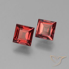 Shop natural 1.67ct ディープレッド パイロープガーネット gems, 四角形, from モザンビーグ at GemSelect. In stock, global shipping!