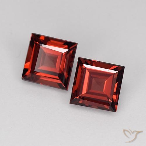 Shop natural 1.65ct ディープレッド パイロープガーネット gems, 四角形, from モザンビーグ at GemSelect. In stock, global shipping!