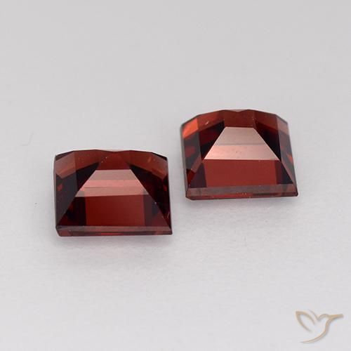 Shop natural 1.65ct ディープレッド パイロープガーネット gems, 四角形, from モザンビーグ at GemSelect. In stock, global shipping!