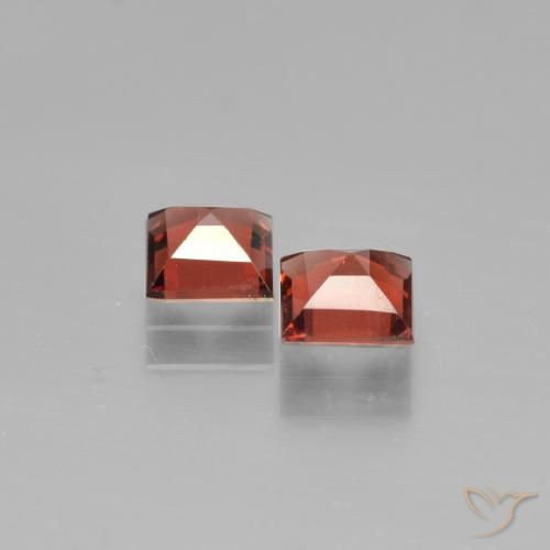 Shop natural 1.40ct ディープレッド パイロープガーネット gems, 四角形, from モザンビーグ at GemSelect. In stock, global shipping!