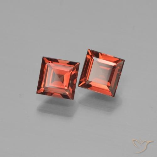 Shop natural 1.54ct スカーレットレッド パイロープガーネット gems, 四角形, from モザンビーグ at GemSelect. In stock, global shipping!