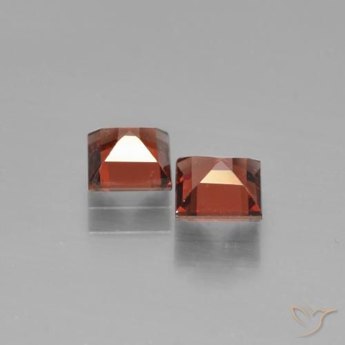 Shop natural 1.54ct スカーレットレッド パイロープガーネット gems, 四角形, from モザンビーグ at GemSelect. In stock, global shipping!