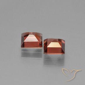 Shop natural 1.71ct スカーレットレッド パイロープガーネット gems, 四角形, from モザンビーグ at GemSelect. In stock, global shipping!