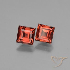 Shop natural 1.59ct スカーレットレッド パイロープガーネット gems, 四角形, from モザンビーグ at GemSelect. In stock, global shipping!