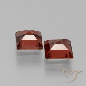 Shop natural 1.51ct ディープレッド パイロープガーネット gems, 四角形, from モザンビーグ at GemSelect. In stock, global shipping!