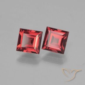 Shop natural 1.62ct ディープレッド パイロープガーネット gems, 四角形, from モザンビーグ at GemSelect. In stock, global shipping!