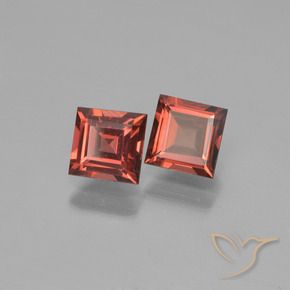 Shop natural 1.49ct ミディアムレッド パイロープガーネット gems, 四角形, from モザンビーグ at GemSelect. In stock, global shipping!