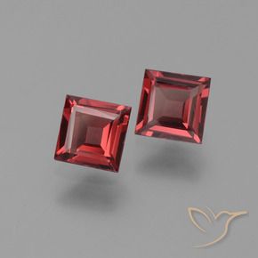 Shop natural 1.33ct ディープレッド パイロープガーネット gems, 四角形, from モザンビーグ at GemSelect. In stock, global shipping!