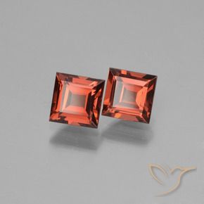 Shop natural 1.59ct スカーレットレッド パイロープガーネット gems, 四角形, from モザンビーグ at GemSelect. In stock, global shipping!