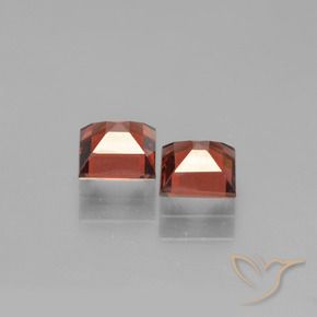 Shop natural 1.59ct スカーレットレッド パイロープガーネット gems, 四角形, from モザンビーグ at GemSelect. In stock, global shipping!