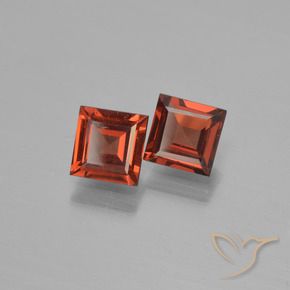 Shop natural 1.28ct スカーレットレッド パイロープガーネット gems, 四角形, from モザンビーグ at GemSelect. In stock, global shipping!