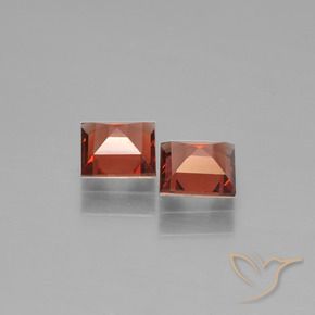 Shop natural 1.28ct スカーレットレッド パイロープガーネット gems, 四角形, from モザンビーグ at GemSelect. In stock, global shipping!
