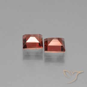 Shop natural 1.45ct スカーレットレッド パイロープガーネット gems, 四角形, from モザンビーグ at GemSelect. In stock, global shipping!
