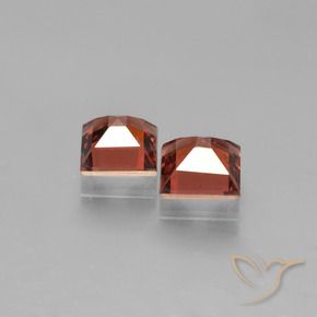 Shop natural 1.77ct ミディアムレッド パイロープガーネット gems, 四角形, from モザンビーグ at GemSelect. In stock, global shipping!