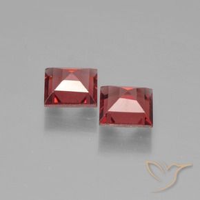 Shop natural 1.36ct ディープレッド パイロープガーネット gems, 四角形, from モザンビーグ at GemSelect. In stock, global shipping!