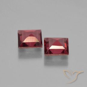 Shop natural 1.46ct スカーレットレッド パイロープガーネット gems, 四角形, from モザンビーグ at GemSelect. In stock, global shipping!