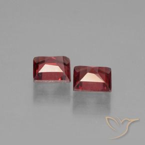 Shop natural 1.35ct ダークレッド パイロープガーネット gems, 四角形, from モザンビーグ at GemSelect. In stock, global shipping!