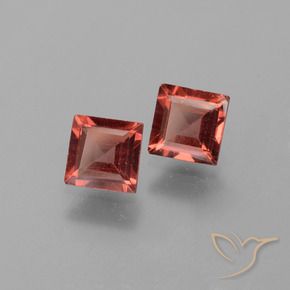 Shop natural 1.53ct スカーレットレッド パイロープガーネット gems, 四角形, from モザンビーグ at GemSelect. In stock, global shipping!