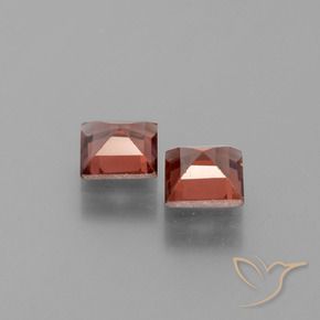 Shop natural 1.53ct スカーレットレッド パイロープガーネット gems, 四角形, from モザンビーグ at GemSelect. In stock, global shipping!