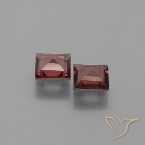 Shop natural 1.29ct メルローレッド パイロープガーネット gems, 四角形, from モザンビーグ at GemSelect. In stock, global shipping!