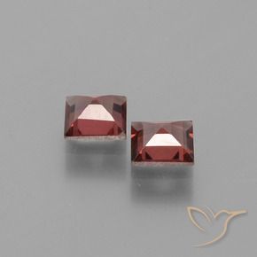 Shop natural 1.44ct メルローレッド パイロープガーネット gems, 四角形, from モザンビーグ at GemSelect. In stock, global shipping!
