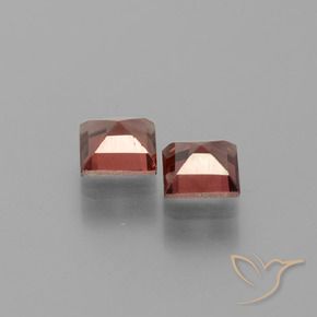 Shop natural 1.64ct ダークレッド パイロープガーネット gems, 四角形, from モザンビーグ at GemSelect. In stock, global shipping!