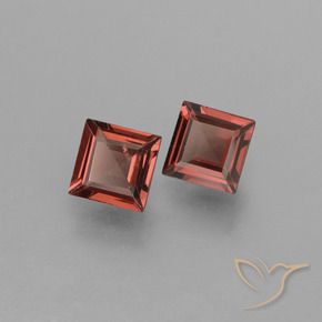 Shop natural 1.34ct 濃いスカーレットレッド パイロープガーネット gems, 四角形, from モザンビーグ at GemSelect. In stock, global shipping!