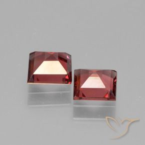 Shop natural 1.31ct ディープレッド パイロープガーネット gems, 四角形, from モザンビーグ at GemSelect. In stock, global shipping!