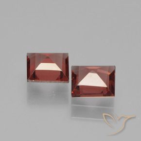 Shop natural 1.31ct ミディアムレッド パイロープガーネット gems, 四角形, from モザンビーグ at GemSelect. In stock, global shipping!