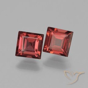 Shop natural 1.57ct スカーレットレッド パイロープガーネット gems, 四角形, from モザンビーグ at GemSelect. In stock, global shipping!