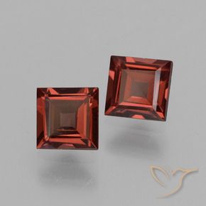 Shop natural 1.55ct ダークレッド パイロープガーネット gems, 四角形, from モザンビーグ at GemSelect. In stock, global shipping!